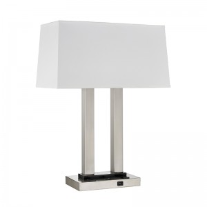 Dubbelnattduksbordslampa vid gästrummet